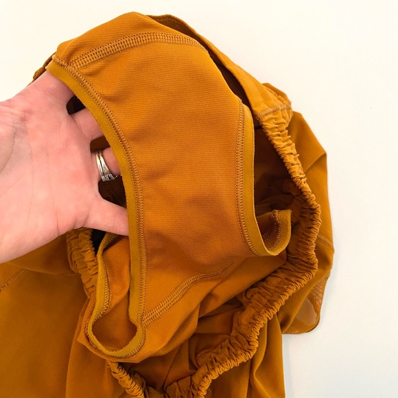 💛 Lululemon Hotty Hot Shorts💛 - Picture 10 of 10